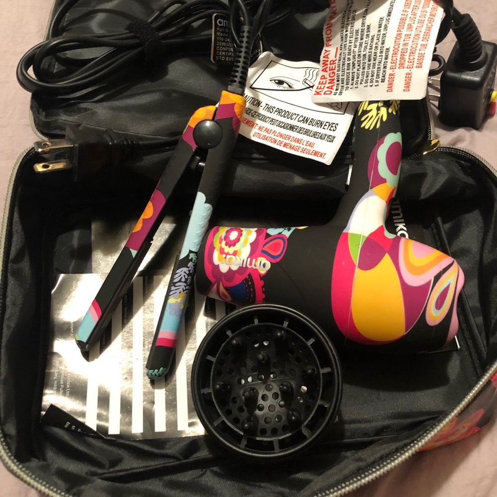✨Amika straightener and blow dryer travel set✨